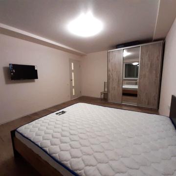 Академіка Корольова вул., 6