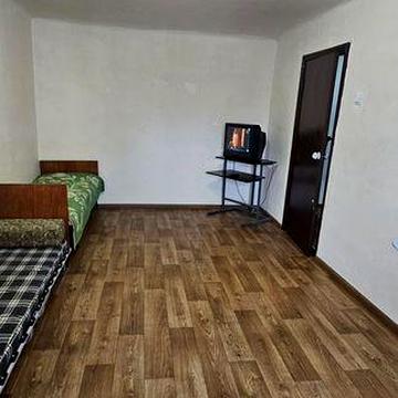 Сдам 1 к Кирова(4 эт, без балкона)