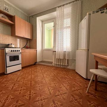 Сдам 1-ком просторную квартиру в новом кирпичном доме Титова / Суворова Алана Шепарда