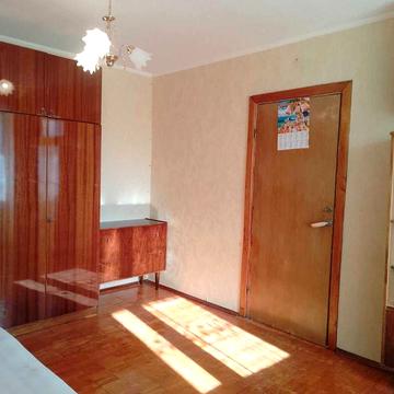 Продам з-х кімнатну метро Дарниця