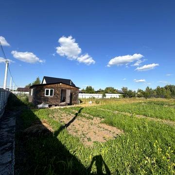 Земельна ділянка з дачним деревяним будинком