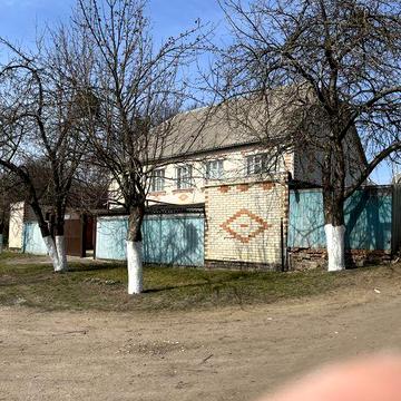 Продається 2 поверховий будинок в м.Тростянець