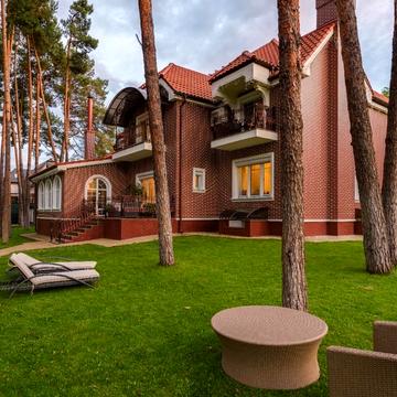 Лісова вул., 16