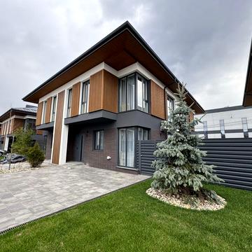 БЕЗ КОМІСІЇ 82м2 з ремонтом та меблями в КМ Garden Village Petropavlivka