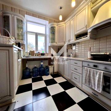 Продам 3-ком квартира с ремонтом баней и убежищем у м Ботанический сад