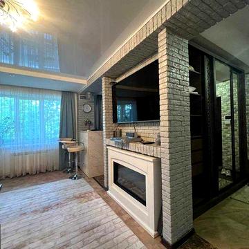 Продаж трикімнатної квартири з ремонтом