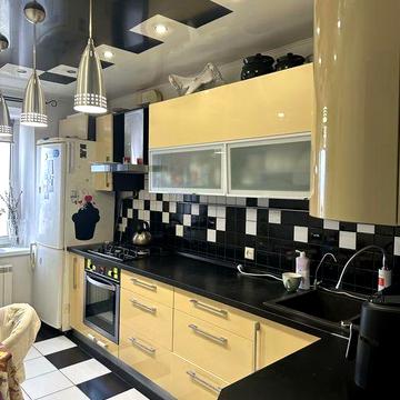 Продаю 3кв з гаражем під електромобіль