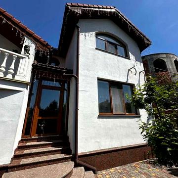 Продаж затишного будинку в Совиньйоні.