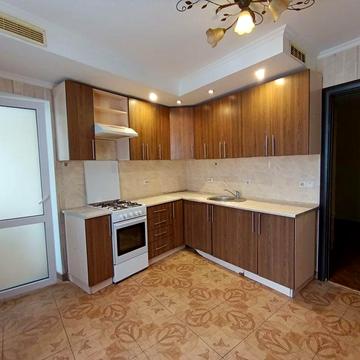 Простора квартира на Східному