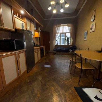 В продажу простора квартира 200 кв.м в історичному центрі м.Одеса