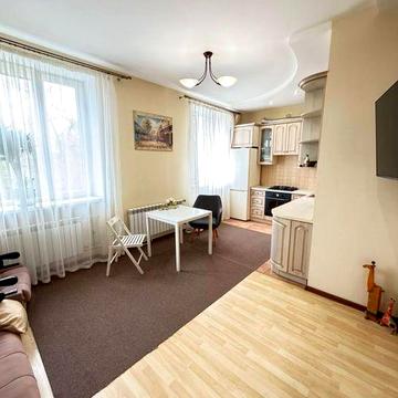 Продаж 2х кімнатної квартири студії в центрі біля набережної