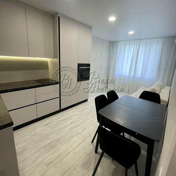 Продаж 1-кімн. квартири в Києві,ЖК Svitlo Park 43.9 м² Видубичі