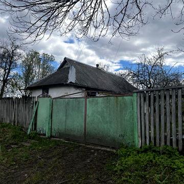 Продається старенький деревяний будинок