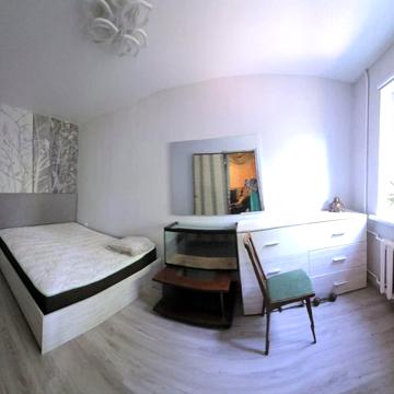 Космонавтів вул., 23/1