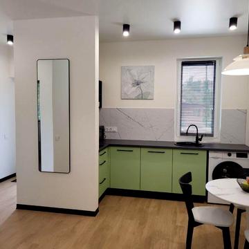 Здаються 2-кімнатні апартаменти 45 м кв біля курорту