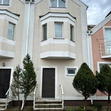 Таунхаус з газом і централізованими комунікаціями і частковий ремонт