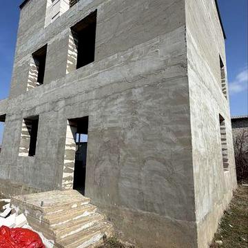 Земельна ділянка з готовою коробкою