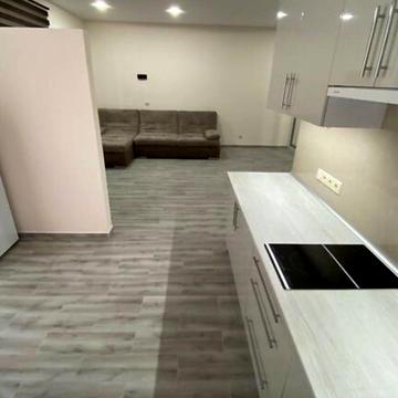 Лабораторна вул., 31