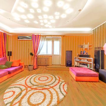 Анни Ахматової вул., 13