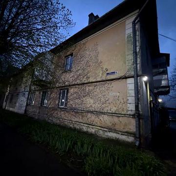 Продам 2-кімн сталінку недалеко від Центру
