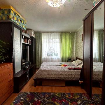 Продам 1-кімнатну секцію на мікрорайоні Жовтневім