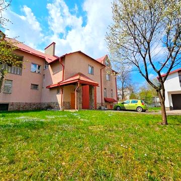 Продаю простору оселю в найкращому спальному районі міста Стрий.