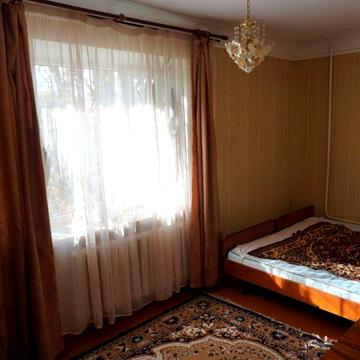 Продам 2 кімнатну квартиру в центрі , зупинака 5 школа