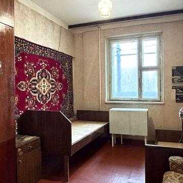 Продаж 2х кімнатної квартири  , центр м.Вишневе , під ремонт
