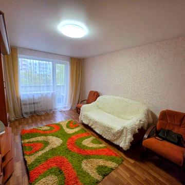 ПРОДАМ ЗАТИШНУ 2-кімнатну квартиру на Лівому березі (4-й мкрн)(Н)