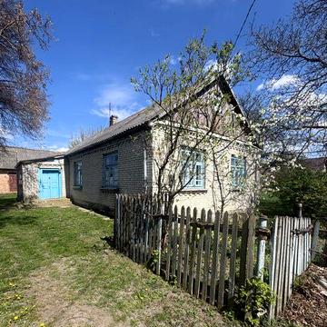 Продається будинок із земельною ділянкою