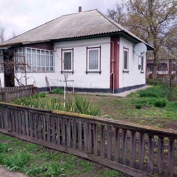 Продам будинок з земельною ділянкою