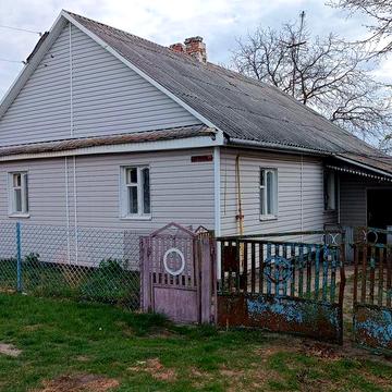 Здам 4х кімнатну хату без зручностей, є газ, світло, вода, великий сад та город