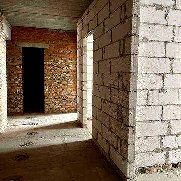 Трикімнатна квартира біля парку. Швидкий виїзд на Київ!