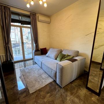 Круглоуніверситетська вул., 13