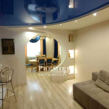 Продам простору 3-кімнатну квартиру з кухнею-вітальнею