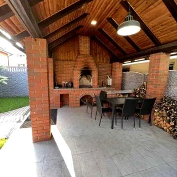 Сдается дом 280 кв.м, можно командировочным, военным, гаражи пляж баня