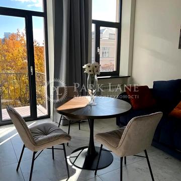 Шовковична вул., 23