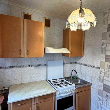 Продам 2 к.кв в Чугуеве , 3 этаж