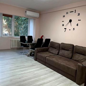 Велика Васильківська вул. (Червоноармійська), 145/1