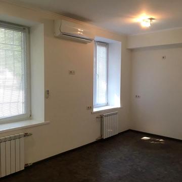 Дмитрівська вул., 29