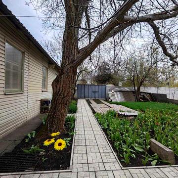 Продам целый ДОМ возле метро Индустриальная