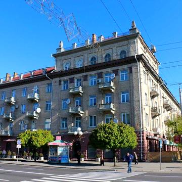 Центр 3-кімнатна квартира стелі 3,1м, бомбосховище