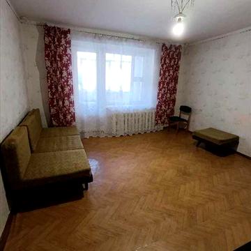 Простора однокімнатна квартира на Браїлках!