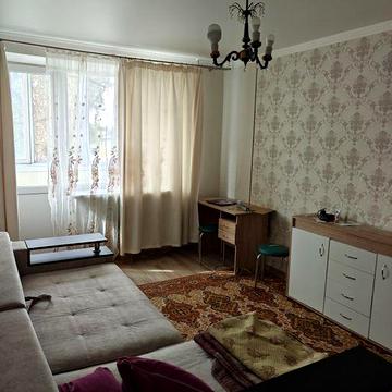 Продам двокімнатну квартиру по вулиці 6-го Грудня 143/3