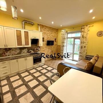 Грушевського вул., 5