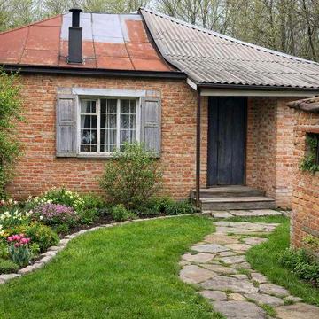 ‼️Елітний Центр‼️вул. Конституції‼️Окремий Двір‼️Частина Будинку + Гараж з Погрібом.