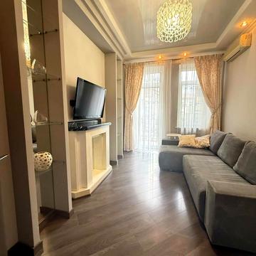 Європейська пл. (Катерининська), 17