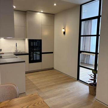 Сучасна 3-а квартира в центрі міста. Новобуд.