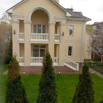 Трьохрівневий  будинок для життя або під комерцію, вулиця " Мрії ",