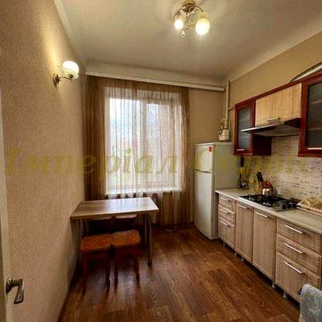 Здається в оренду 2-кімнатна квартира в самому серці центру — проспект Соборний (район вул. Миру, 2-й будинок від проспекту).